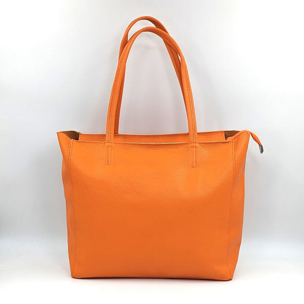 Superior leather tote bag with zip closing and internal pouch