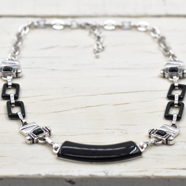 Long necklace with resin bar and symmetrical chain features