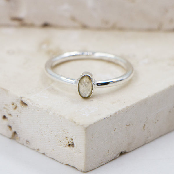 925 Silver stacking ring with oval shaped moonstone stone - Size 4