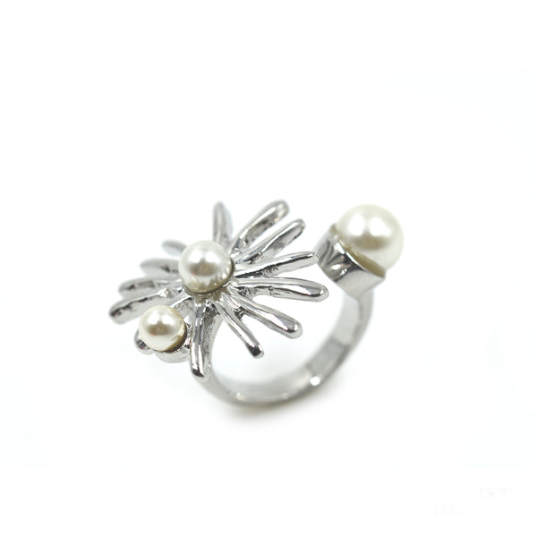 Starburst style pearl ring