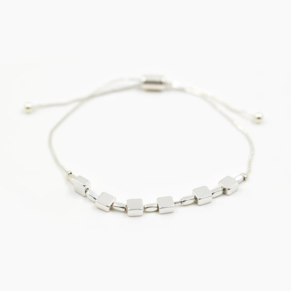 Delicate boxchain friendship bracelet with nuggets