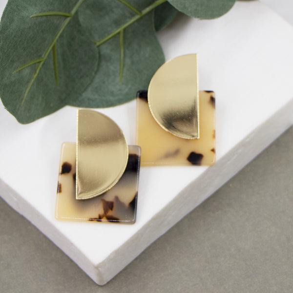 Tortoiseshell square resin with semi circle post