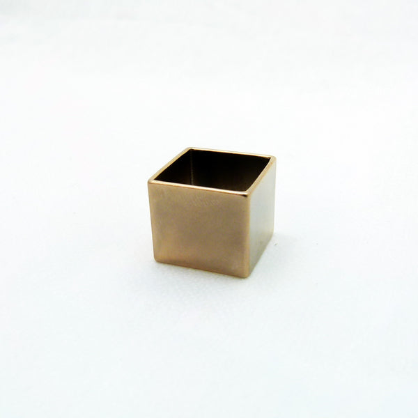 Contemporary square ring in new matt plating