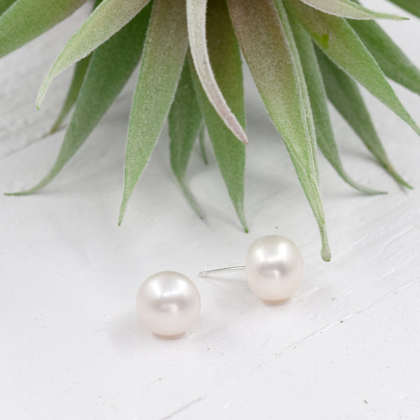 Real pearl stud earrings
