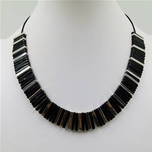 Contemporary metal & resin short necklace