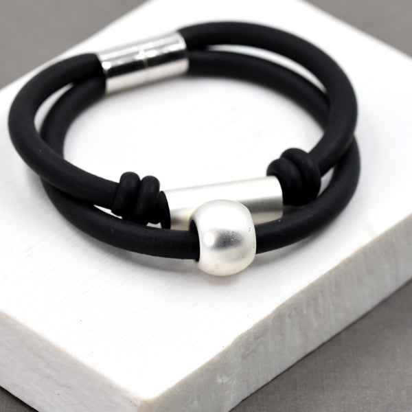 Double strand magnetic bracelet with circle and tube