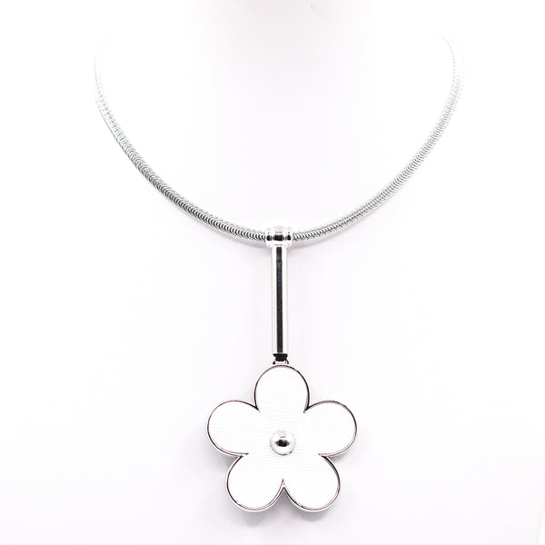 Retro style flower pendant on statement short necklace