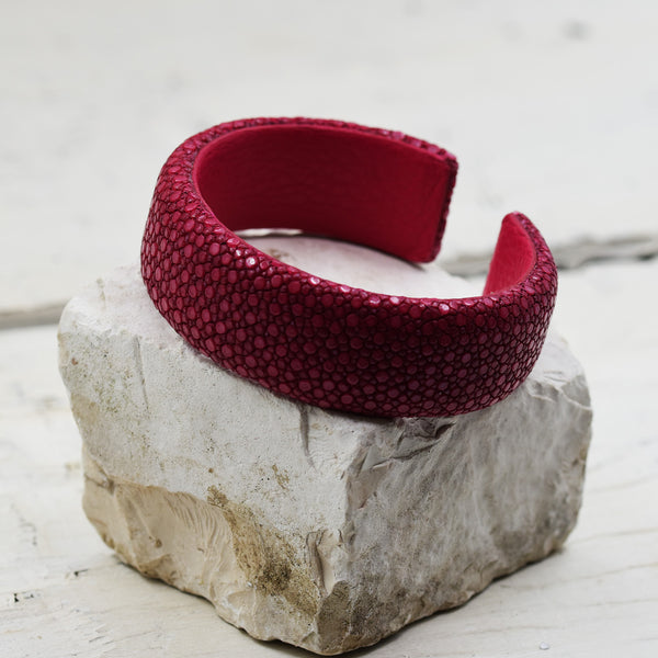 22mm Raspberry colour stingray bangle