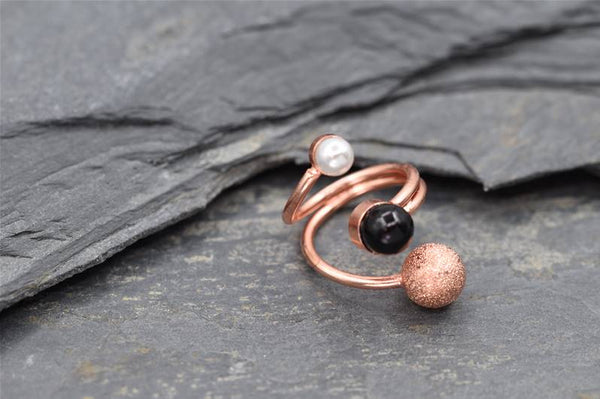Rose gold ring with bead and pearl combination