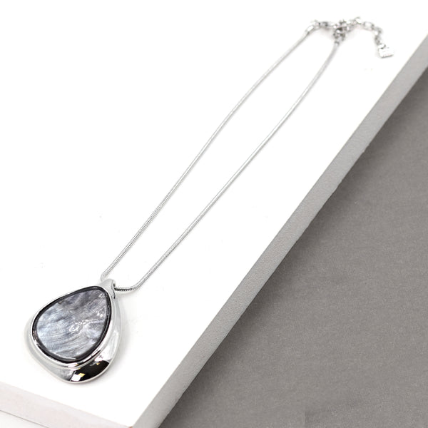 Organic shaped pendant with grey resin middle necklace 41cm