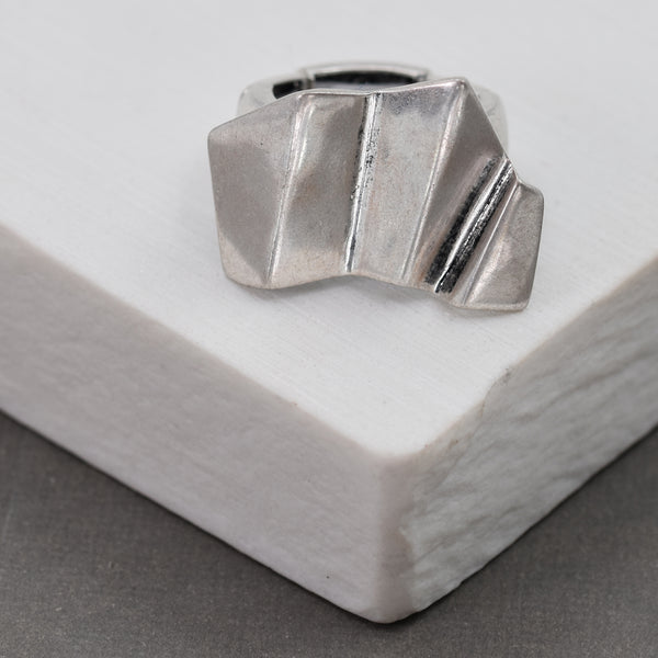 Edgey shaped stretchy ring