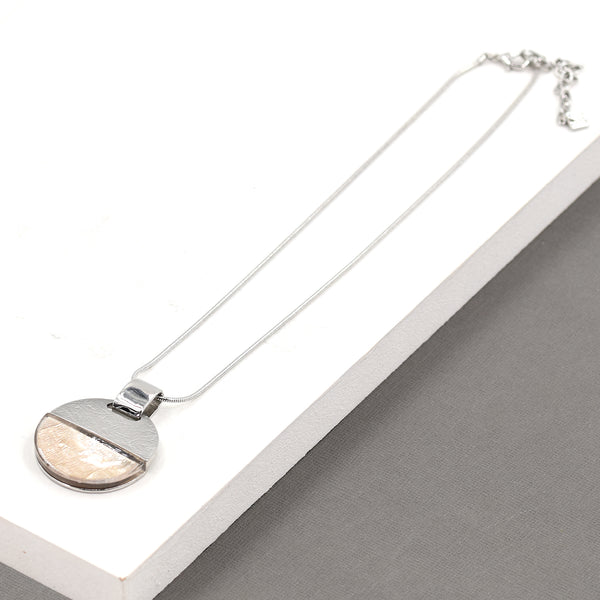 Circle pendant with white shell resin on  short necklace