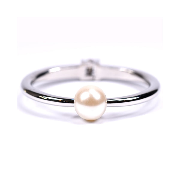 Simple bangle with faux pearl feature