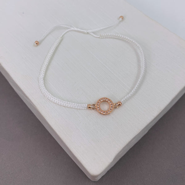 Friendship bracelet with circle motif