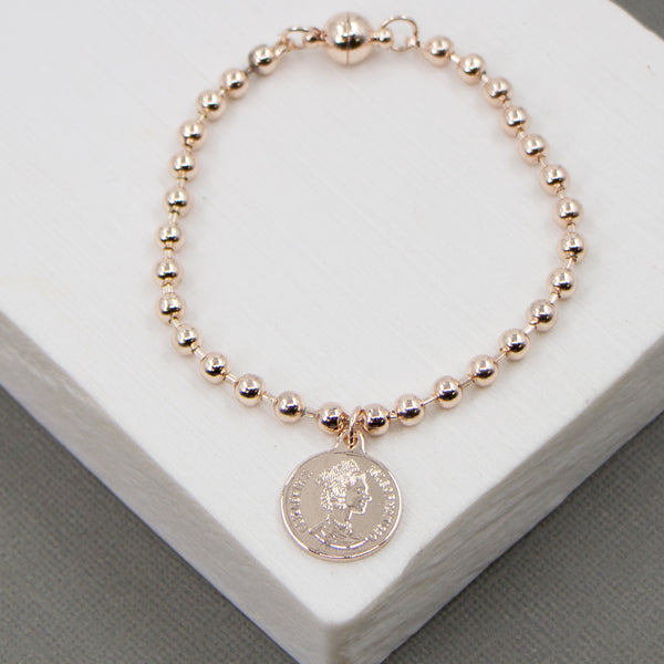 Single coin bracelet with magnetic clasp