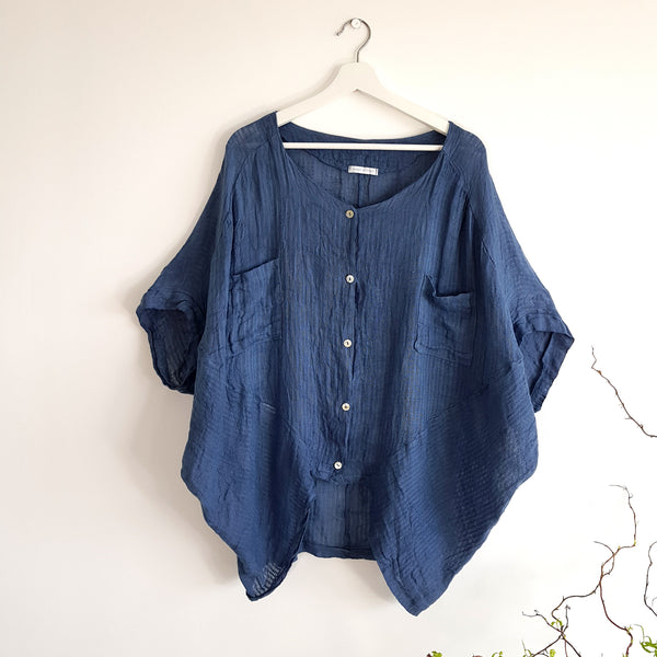 Batwing style linen shirt with pearlised buttons (100% Linen)