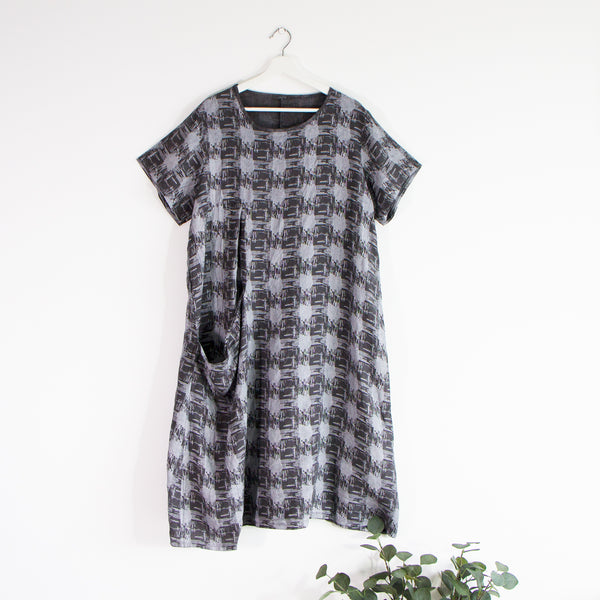 Extra large short sleeve linen dress with invisible pocket detail with dog tooth abstract pattern