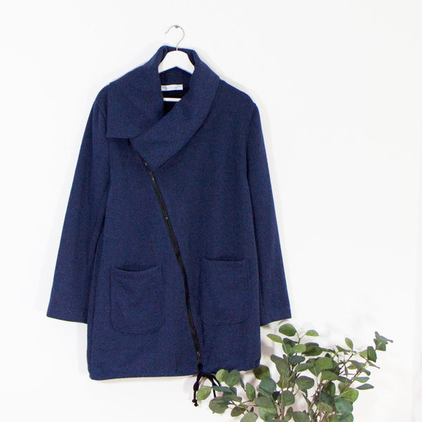 Slouchy overjacket with pocket and a-symmetric zip