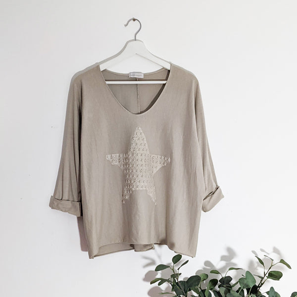 Casual raised star top