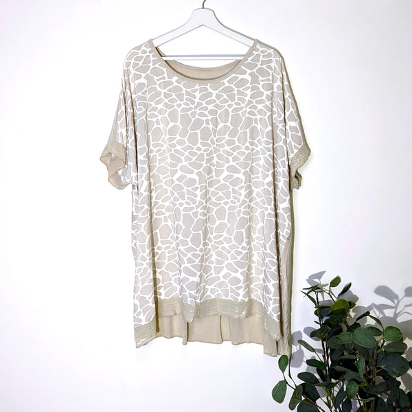 Classic Italian free size top sequin hem and giraffe print (O/S)