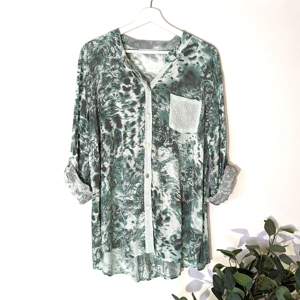 Animal fusion print casual shirt with sequin pocket and neckline (M-L)