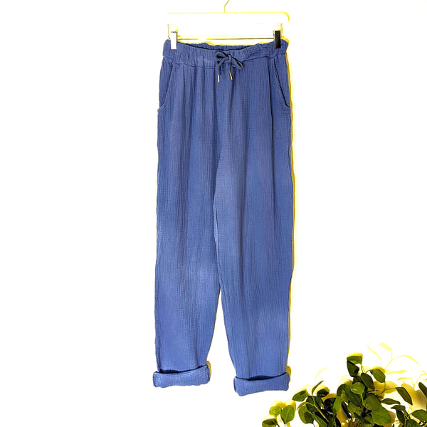 Cotton waffle type fabric classic trousers with pockets (M)
