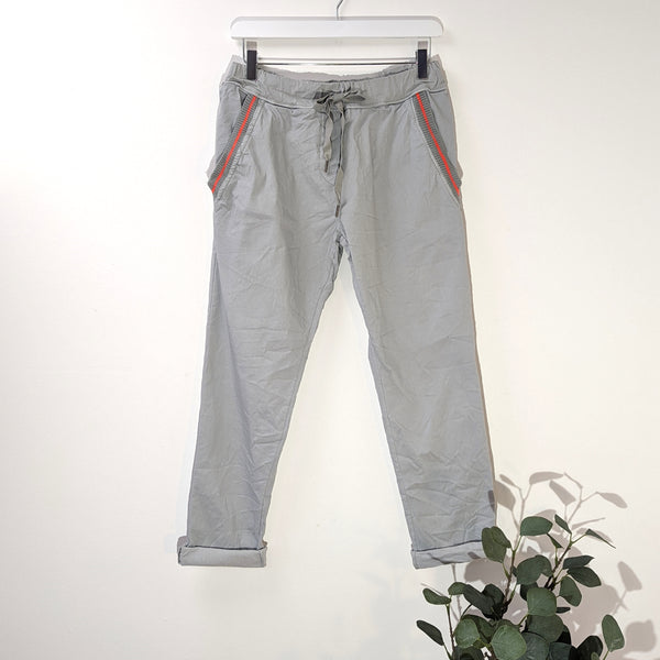 Stretchy trousers with ribbed sports pocket with neon stripe (M-L)