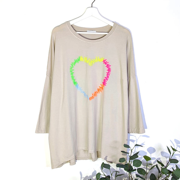 Roomy cotton jersey top with neon heart motif on front (M-L)