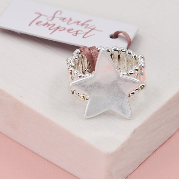 Stretchy ring with star pendant