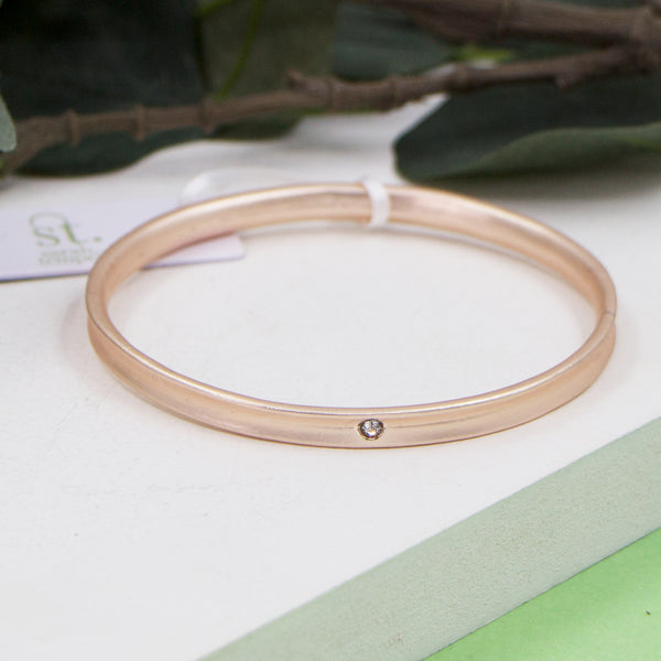 Matte rosegold bangle with crystal feature
