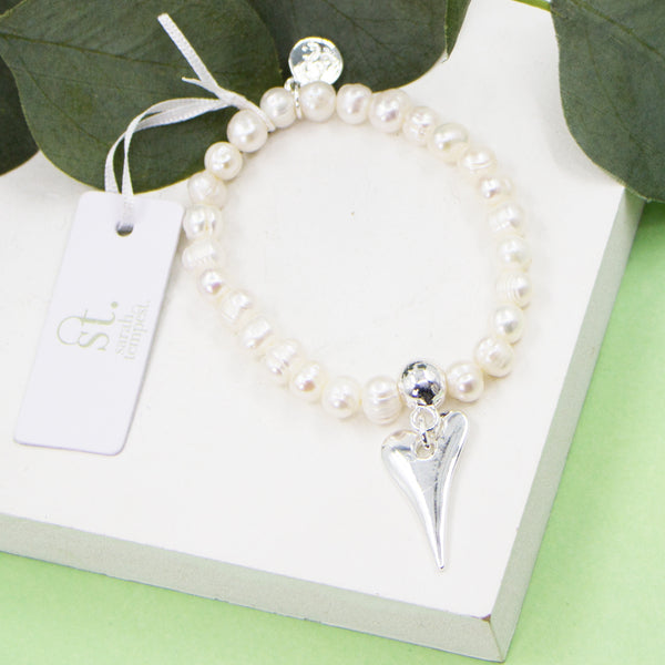 Elongated heart charm on pearl beaded stretchy bracelet