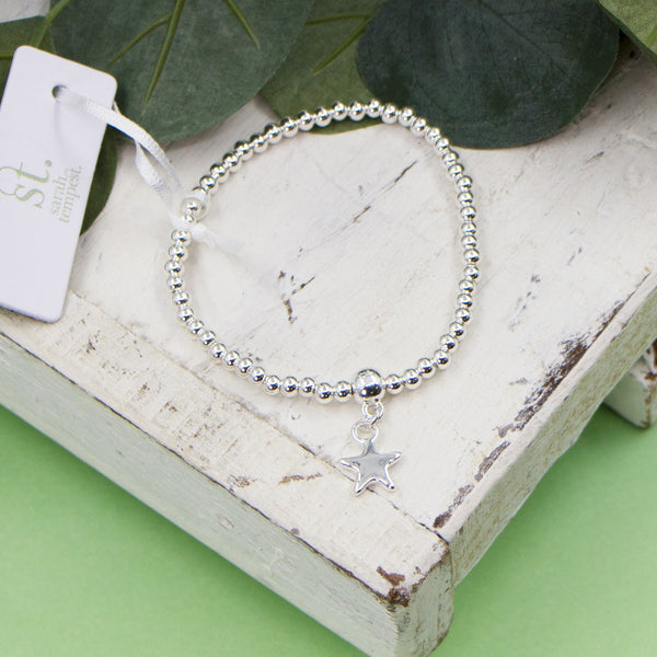 Little star charm on stretchy beaded bracelet