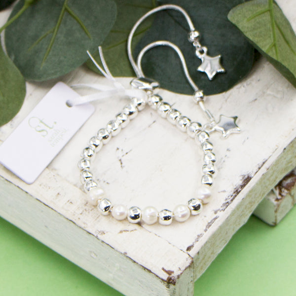 Friendship style bracelet with pearls and beads mix and star drops