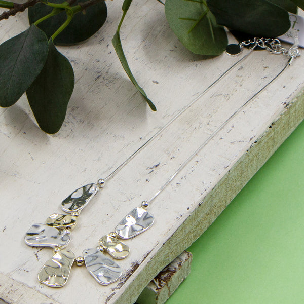 Organic shapes short necklace
