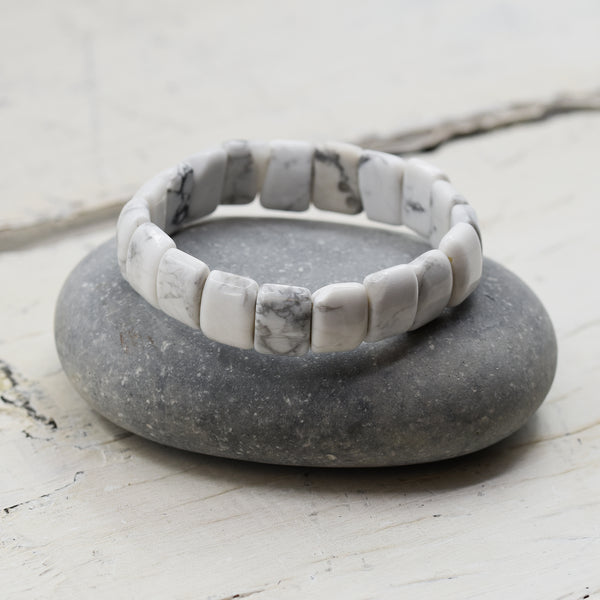 Howlite stretchy curved segmented semi precious bracelet
