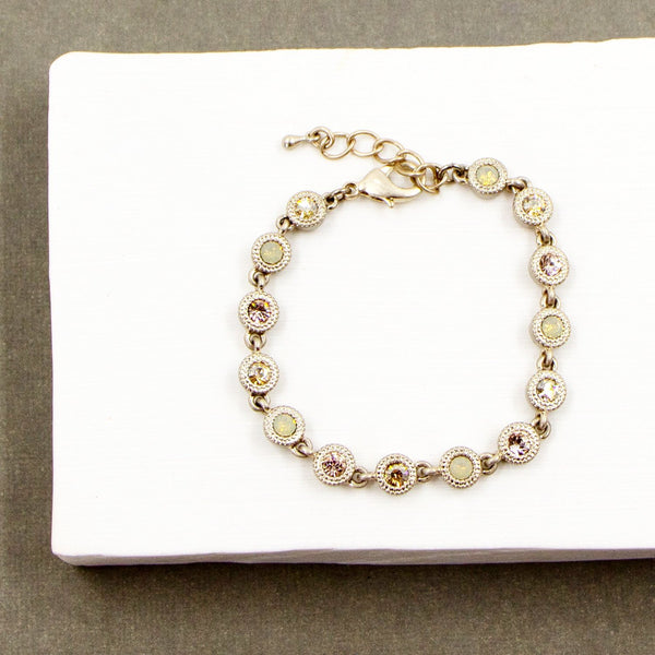 Dainty crystal bracelet with contrasting crystals