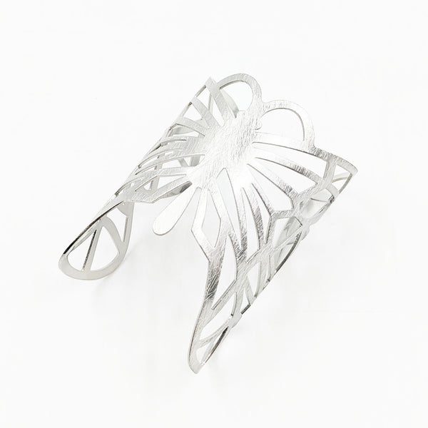 Butterfly style bangle with scratch effect