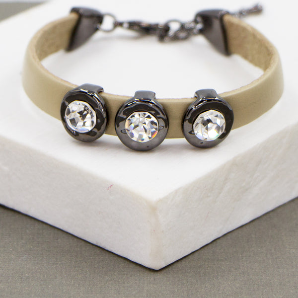 Beige leather bracelet with 3 large crystal stones