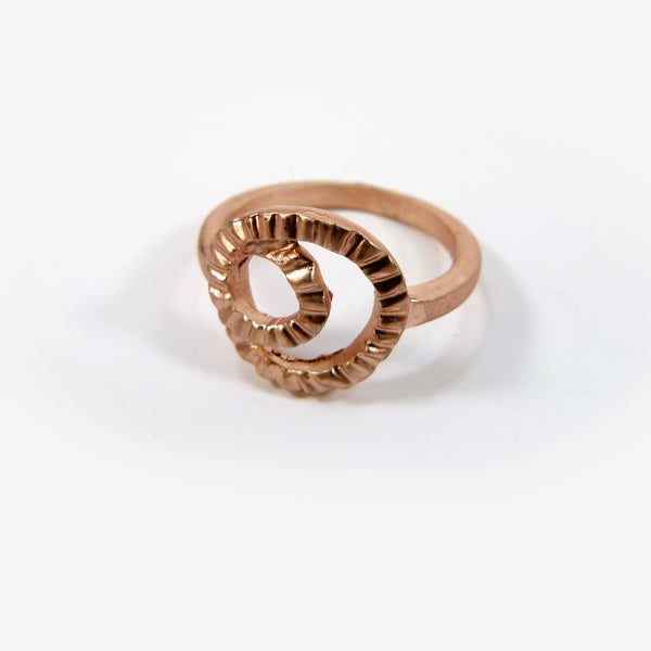 Contemporary flat swirl design ring