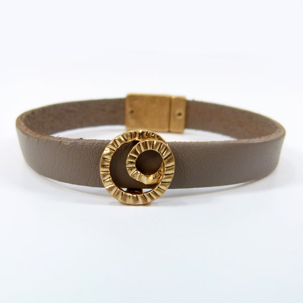 Contemporary flat swirl small bracelet