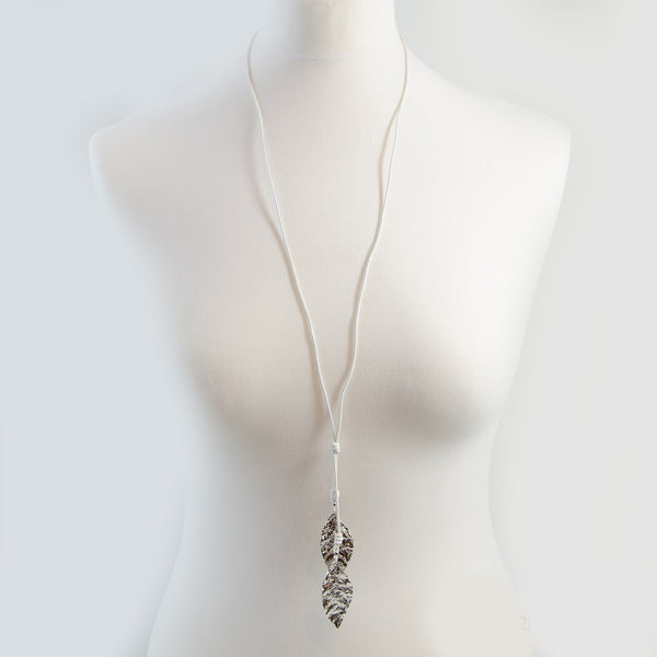 Long lariette-style leaf impression leather necklace