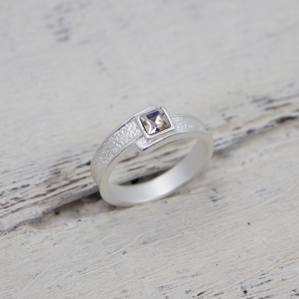 Contemporary square stone ring