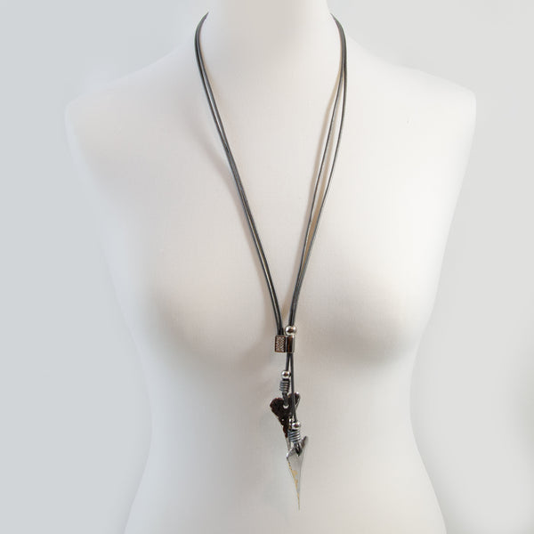 Double elongated heart necklace on Y-shape leather