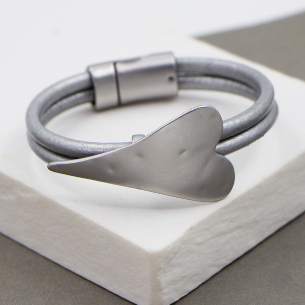 Elongated heart on leather bracelet with magnetic clasp