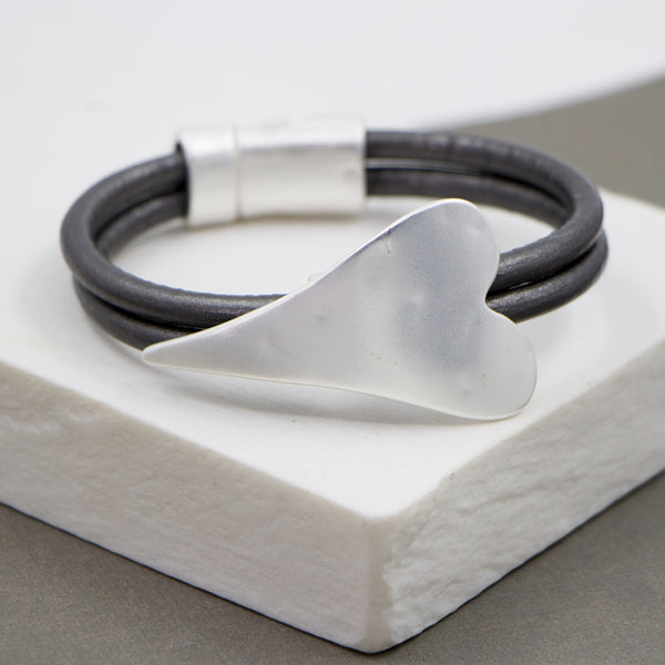 Elongated heart on leather bracelet with magnetic clasp