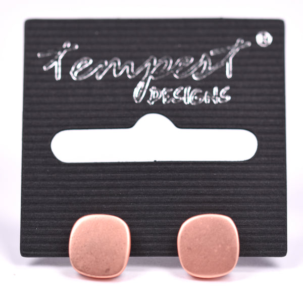 Classic stud earrings