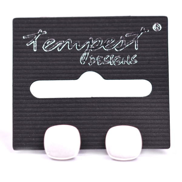 Classic stud earrings