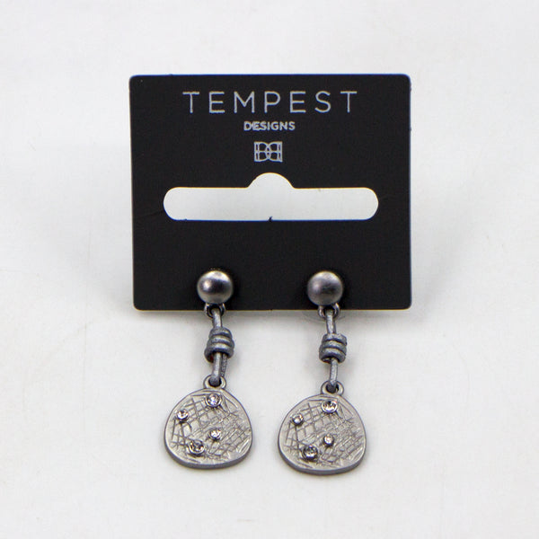 Scratch effect teardrop on leather drop earring