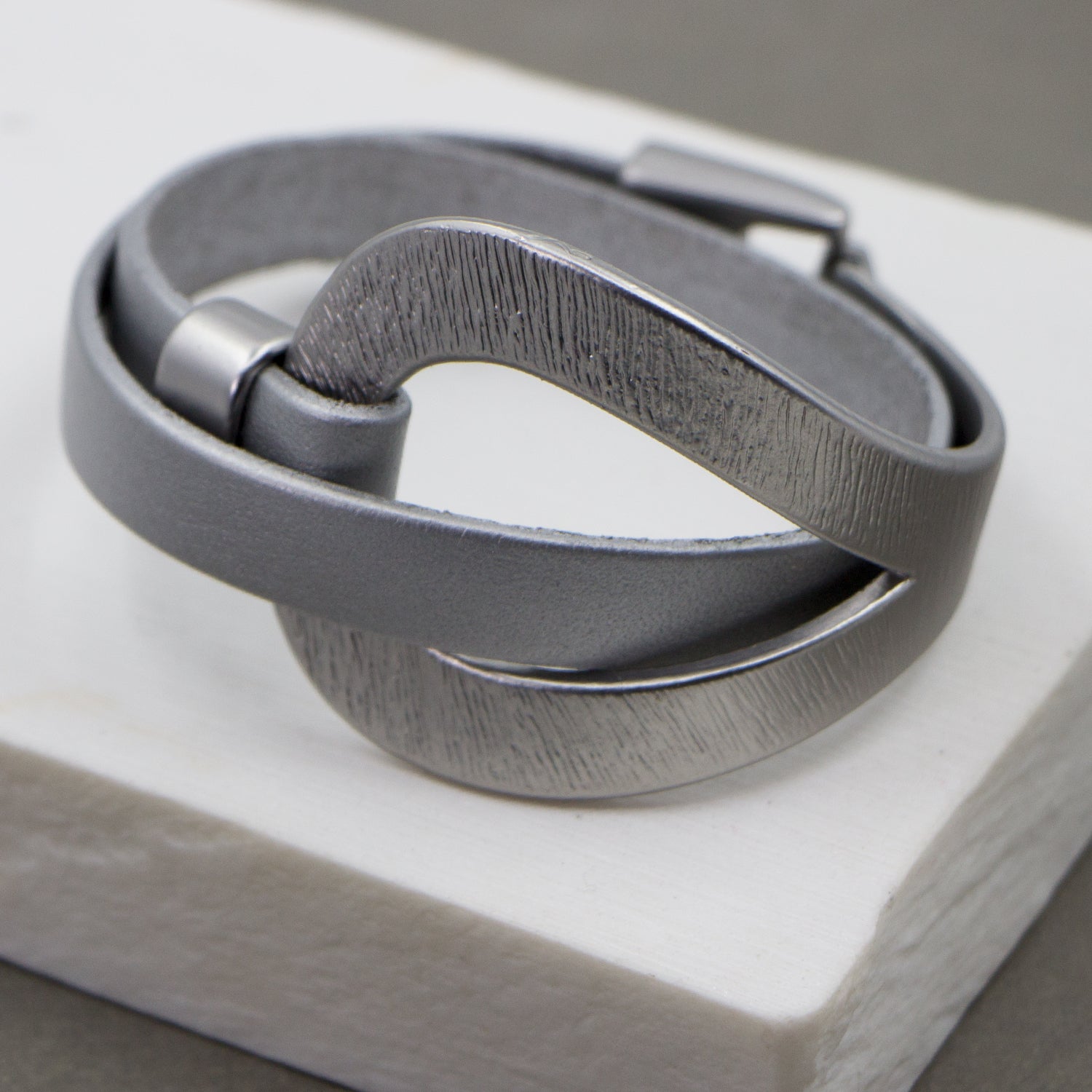 Chunky double wrap leather bracelet with mottled effect – Tempest Designs