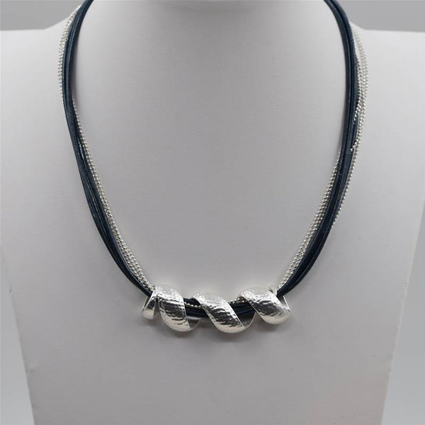 Swirl Design on Short Necklace